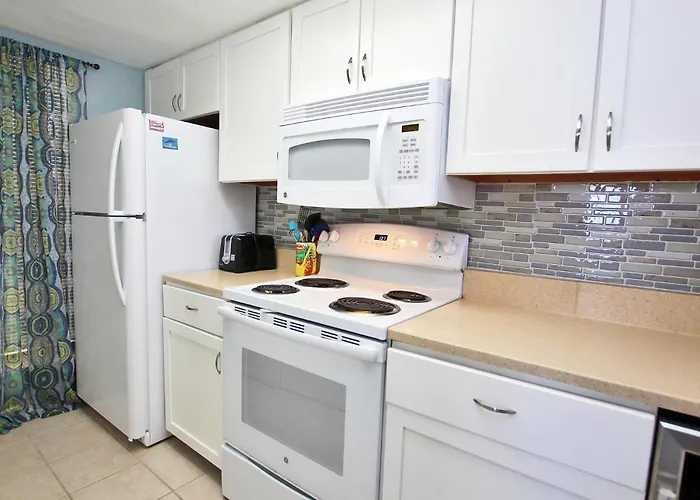 Whaler 2a By Youngs Suncoast Apartment